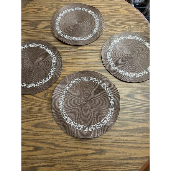 Set of four 14.5” round placemats with geometric design - Picture 2 of 3